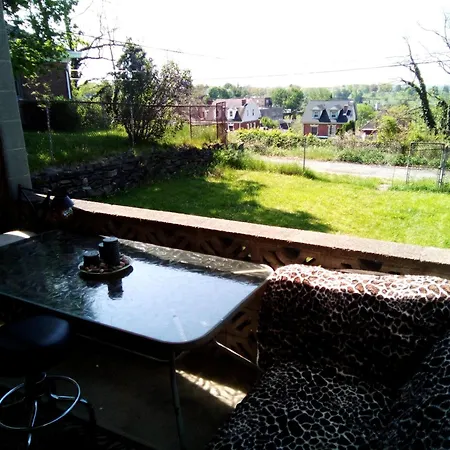 A Cozy Bedroom For You To Relax Pittsburgh Exterior foto
